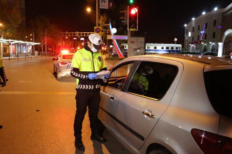 <p>&nbsp;Kurallara uymayanlara toplam 2 milyon 918 bin lira ceza uygulandı.</p>
