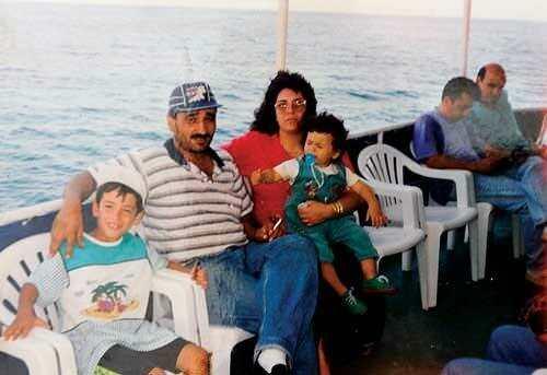 <p>Arda Turan ve ailesi</p>
