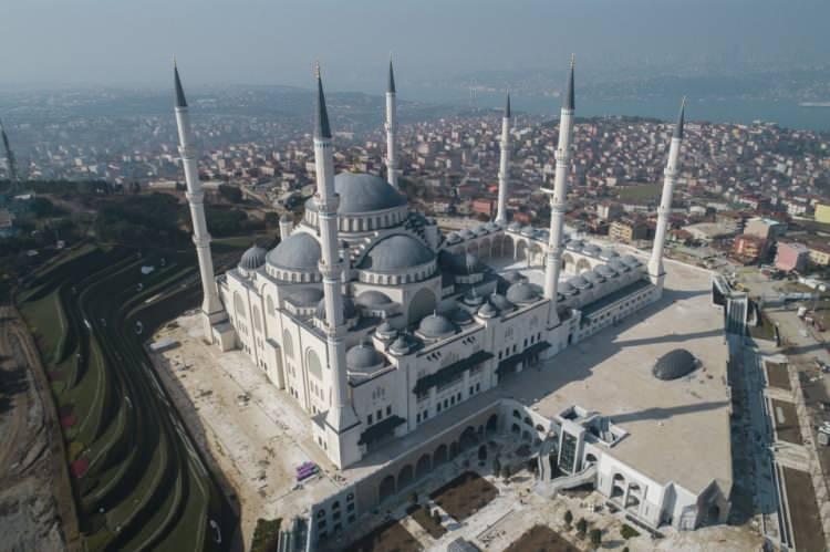 <p>Büyük Çamlıca Camisi - İstanbul</p>
