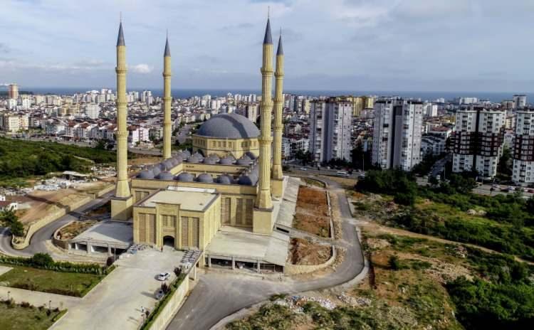 <p>Akdeniz Üniversitesi Camisi - Antalya</p>