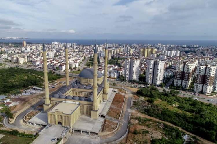 <p>Akdeniz Üniversitesi Camisi - Antalya</p>