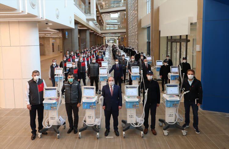 Türk devleri güçlerini birleştirdi! Yerli solunum cihazı teslim edildi