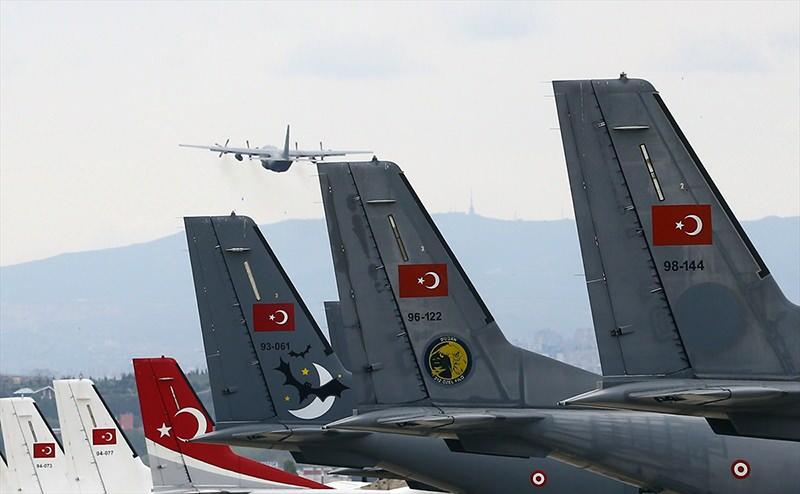 <p>Türkiye'nin yeni tip koronavirüs (Kovid-19) salgınından en çok etkilenen ülkelerden ABD'ye tıbbi yardımlarını taşıyan ikinci askeri kargo uçağı Ankara'dan havalandı.</p>

<p> </p>
