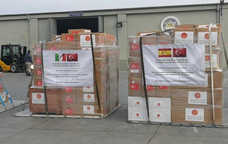 <p><strong>İSPANYA VE İTALYA</strong></p>
<p><br />
Türkiye, koronavirüsten en çok etkilenen ülkeler arasında yer alan İtalya ve İspanya'ya sağlık malzemeleri gönderdi.</p>
<p> </p>