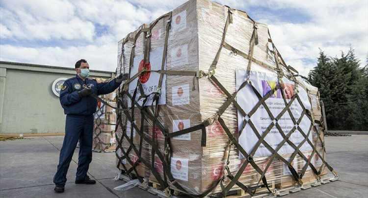 <p><strong>BOSNA HERSEK</strong></p>
<p><br />
Koronavirüs salgınına karşı mücadeleye destek amacıyla Balkan ülkelerine gönderdiği tıbbi yardımları taşıyan askeri kargo uçağı Bosna Hersek'e 8 Nisan'da vardı.</p>
<p> </p>