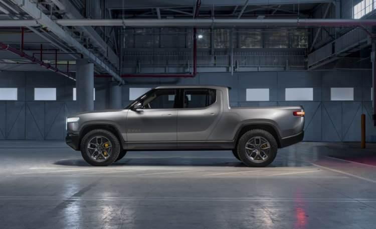 <p><span style="color:#FF8C00"><strong>RİVİAN R1T</strong></span></p>
<p>Amerikalı yeni bir firma olan Rivian, 2018 yılında Los Angeles Otomobil fuarında ilk gösterimini yaptığı Rivian R1T adlı elektrikli pick-up modelini tanıttı.</p>