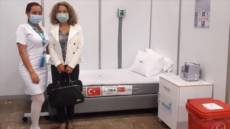 <p><strong>KOLOMBİYA</strong></p>

<p><br />
TİKA, koronavirüs salgınına karşı kullanılmak üzere Kolombiya'ya yaptığı tıbbi ekipman yardımı bu ülke makamlarına teslim edildi. Etkinlikte, salgınla mücadelede kullanılması amacıyla gıda paketlerinin yanı sıra 250 hastane yatağı ve tıbbi malzeme teslim edildi.</p>

<p> </p>
