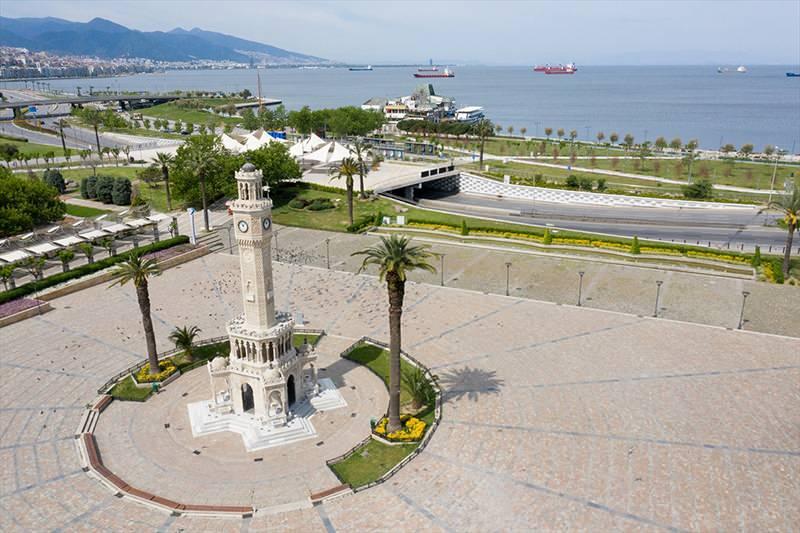 <p>Konak Meydanı</p>
