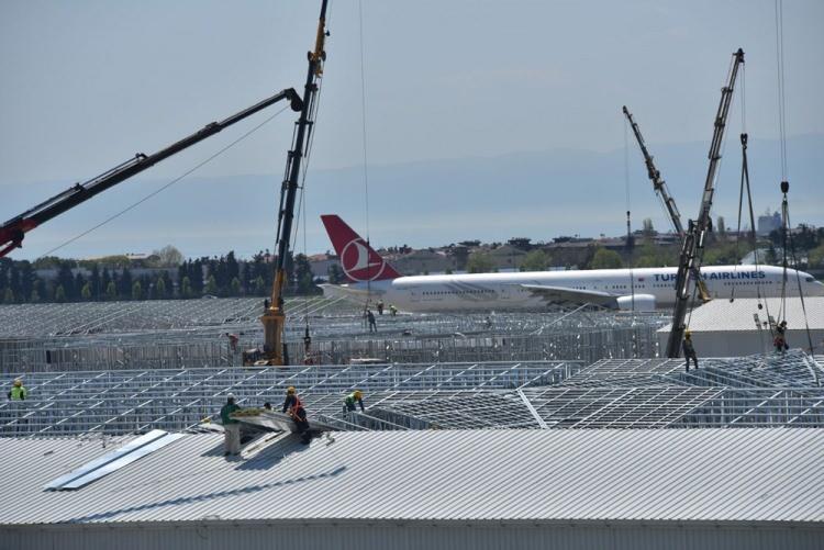 <p>Hastanenin bin sekiz odasından 432 tanesinin yoğun bakım odası olacağı ve her odanın da gerektiği takdirde yoğun bakım odasına dönüştürülebileceği öğrenildi.</p>
<p> </p>