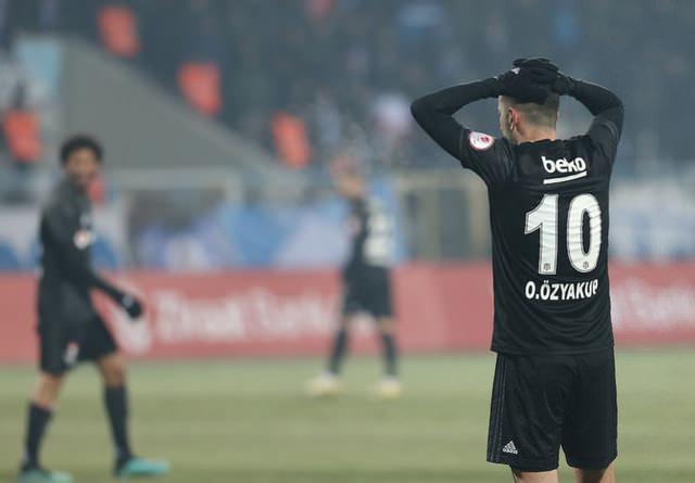 <p>Feynoord için Beşiktaş’tan ayrılan ve doğduğu ülke olan Hollanda’ya giden Oğuzhan sadece 4 maçta forma şansı yakaladı sahaya 1 kez ilk 11’de çıkan milli futbolcu 3 maçta ise yedek kulübesinden oyuna dahil oldu. Eredivisie de Emmen’e karşı 1 gol kaydeden Özyakup 2 kez’de sarı kart gördü.</p>

<p> </p>
