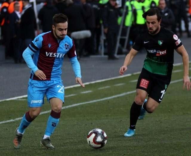 <p>Denizlispor’a kiralanan Sedat Şahintürk ise bu sezon 13 maçta sahaya ayak bastı. Boy gösterdiği 5 karşılaşmada ilk 11’e adını yazdıran futbolcu sürati ve top tekniği ile dikkat çekti. </p>
