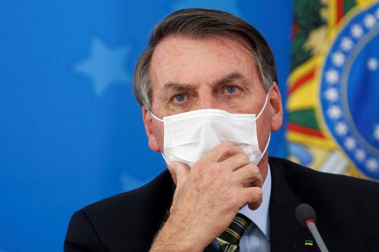 <p>Yeni tip koronavirüse karşı alınan önlemleri daha önce "histeri ve kuruntu" olarak nitelendiren Brezilya Devlet Başkanı Bolsonaro zor durumda. </p>
