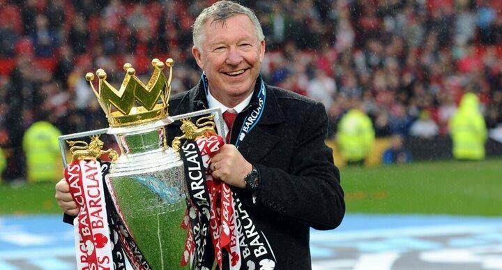 <p>Four Four Two Dergisi`nin futbol tarihin en iyi 10 teknik direktörü listesinin zirvesinde, "Sir" Alex Ferguson bulunuyor. Yaklaşık 27 yıl görev yaptığı Manchester United`da sayısız kupa kazanan İskoç teknik adam, listenin ilk sırasında yer aldı.</p>
