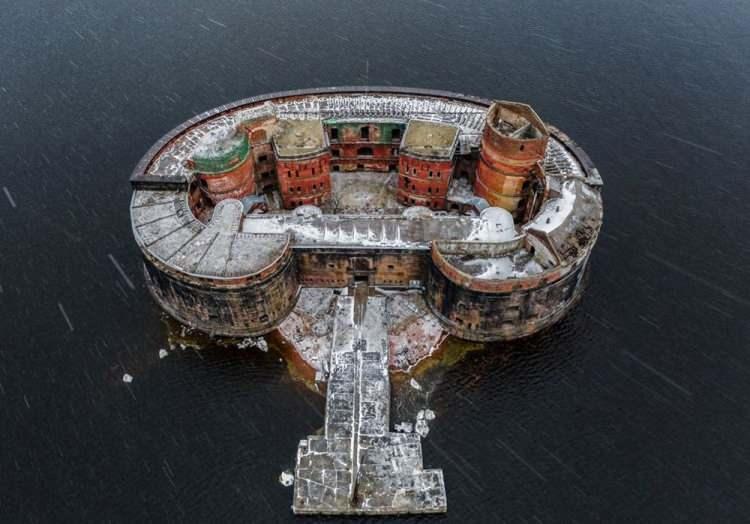 <p>St. Petersburg /  Rusya</p>

<p> </p>
