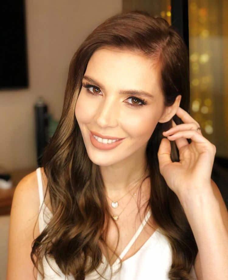 <p>Aynı yıl içerisinde rol aldığı Yeni Hayat dizisiyle oyunculuğa adım attı. Devam eden süreçte 2 dizi projesinde daha rol aldı. Ancak şöhreti Kurtlar Vadisi Pusu dizisiyle elde etti.</p>