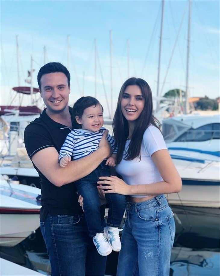 <p>29 Ekim 2014 tarihinde oyuncu ve yapımcı Burak Sağyaşar ile evlendi. Şendil'in Can adında bir oğlu bulunuyor.</p>