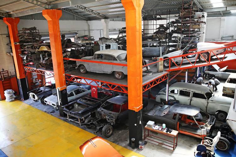 <p>Adana'da faaliyet gösteren bir araç restorasyon merkezinde, Türkiye ve dünyanın çeşitli yerlerinden gönderilen hurdaya dönmüş klasik araçlar, adeta yeniden hayat buluyor.</p>

<p> </p>
