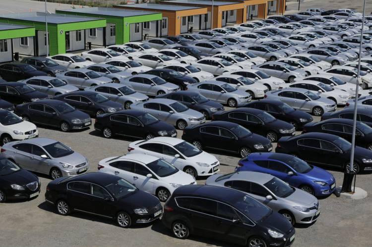 <p><strong>“Yönetmelikte değişiklik çalışmaları İç Ticaret Genel Müdürlüğü’nce yürütülmekte olup bu çalışmalarda internet sitelerindeki ticari ilanların bakanlığımızca yetkilendirilmiş işletmeler tarafından verilebilmesini sağlamaya yönelik kontrol ve doğrulama mekanizmaları ile bu sitelerin konuya ilişkin yükümlülükleri ele alınmaktadır.”</strong></p>
<p> </p>