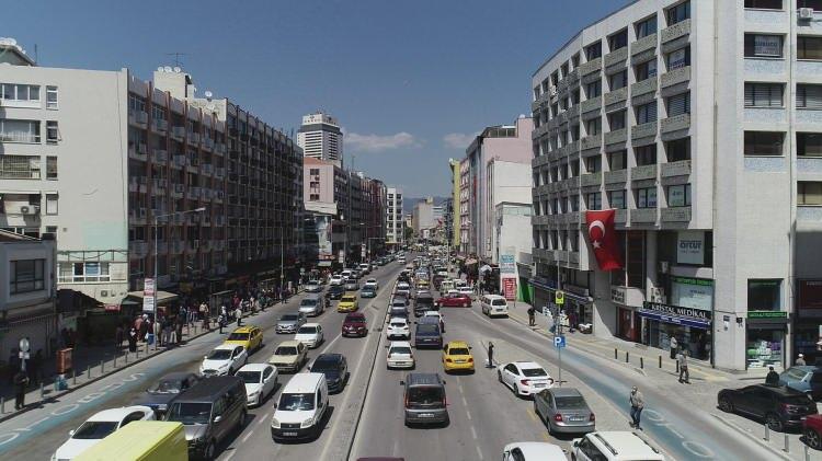 <p>Yeni tip koronavirüs (Covid-19) salgınıyla mücadele kapsamında, 30 büyükşehir ve Zonguldak'ta İçişleri Bakanlığı'nca 23 Nisan ve 27 Nisan tarihleri arasında ilan edilen sokağa çıkma kısıtlaması saat 00.01 itibari ile sona erdi.</p>