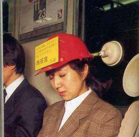 <p>Toplu taşıma araçlarında uyumayı sevenler için başka bir icat...</p>
<p> </p>