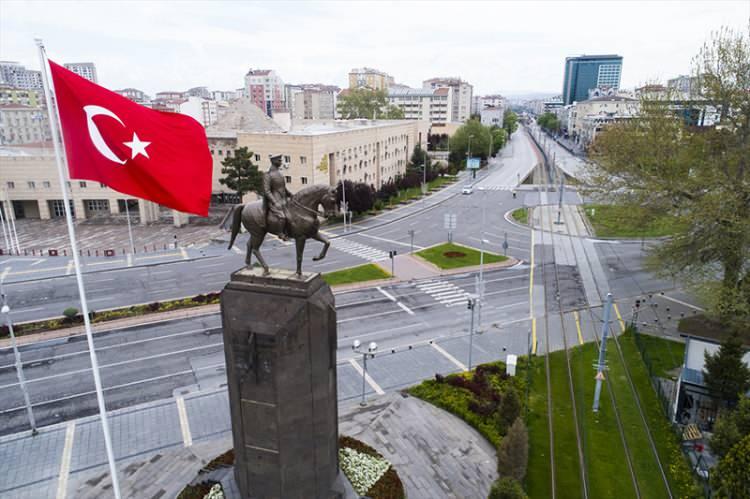 <p>Cumhuriyet Meydanı / Kayseri</p>
