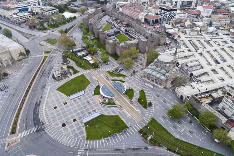 <p>Kiçikapı Meydanı / Kayseri</p>