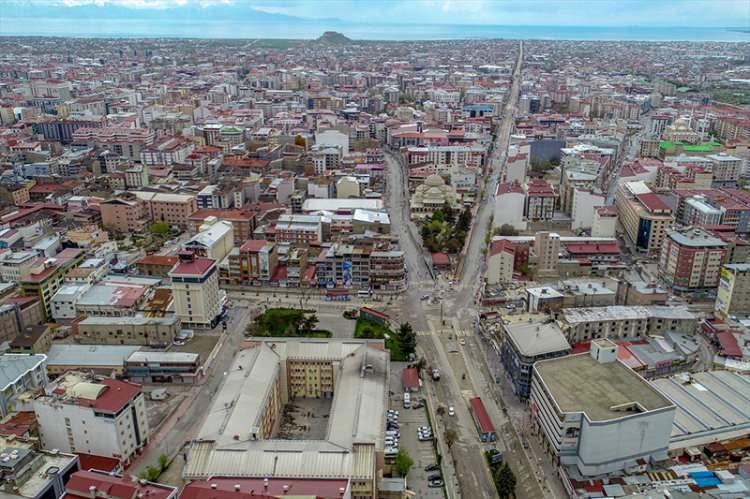 <p>Beşyol Meydanı / Van</p>
