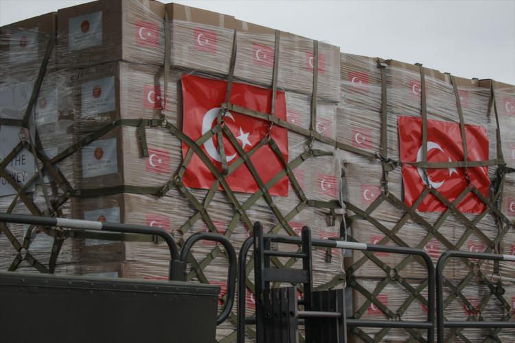 <p>Koronavirüs salgınının başlamasıyla birlikte Türkiye pek çok ülkeye kişisel koruyucu ekipmanların da aralarında bulunduğu yardım malzemeleri gönderdi. Bu kapsamda Türkiye şu ana kadar talepte bulunan 116 ülkenin 46'sına yardım gönderdi. İşte o ülkelerin sıralaması şu şekilde...</p>
