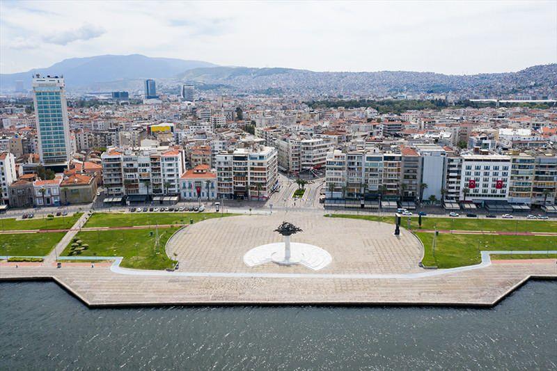 <p>Gündoğdu Meydanı</p>