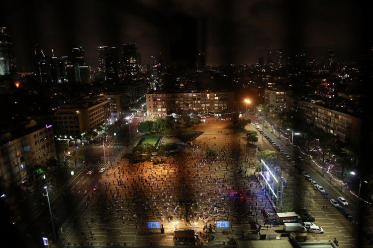 <p>Yedioth Ahronoth Gazetesi'nin internet sitesindeki habere göre, "İsrail'de Kalite Yönetimi Hareketi"nin Tel Aviv'deki Rabin Meydanı'nda düzenlediği gösteriye yüzlerce İsrailli katıldı. </p>
