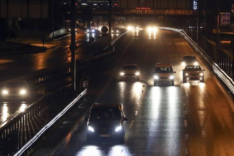 <p>İBB mobil uygulamasının verilerine göre saat 00.30 itibarıyla trafik yoğunluğu yüzde 13'e ulaştı.</p>
<p> </p>