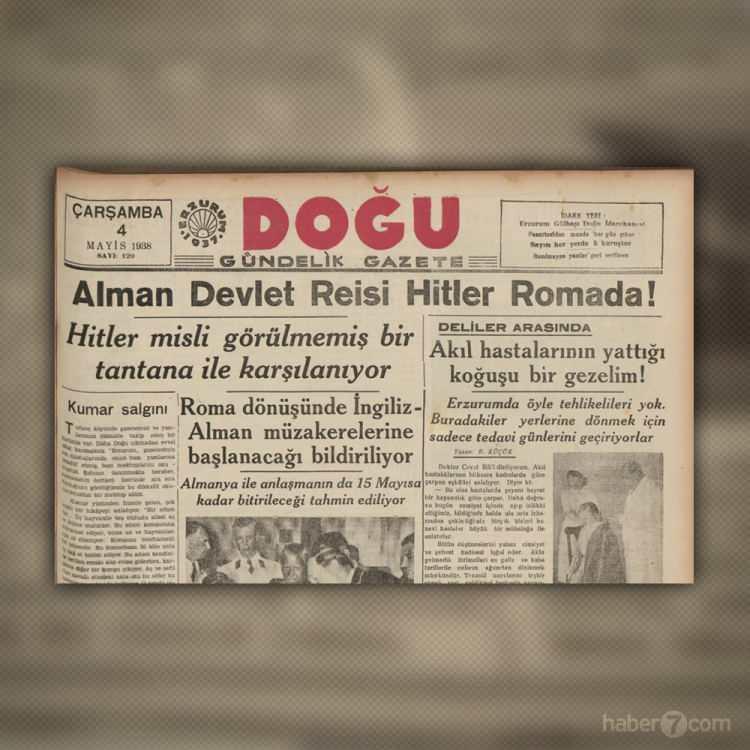 <p>1938’in Doğu gazetesindeyiz. İtalya’ya giden Hitler’in Roma dönüşü İngiltere ile müzakerelere başlayacağı yazıyor. Ama belli ki bu müzakereler sonuç vermiyor ve tarihin en kanlı savaşlarından biri başlıyor.</p>
