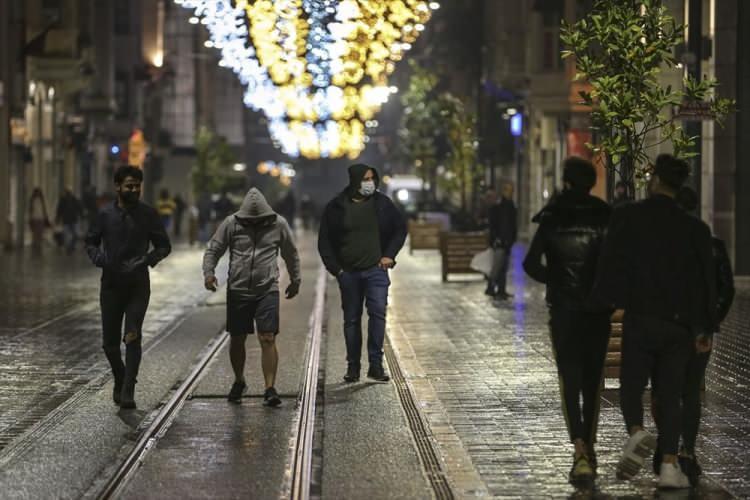 <p>İstanbul'da insan hareketliliğinin gözlendiği noktalardan biri de İstiklal Caddesi oldu.</p>

<p> </p>
