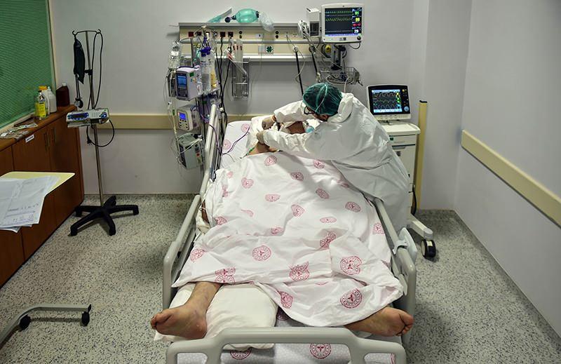 <p>11 Marttan beri kovid-19’lu hastalara baktıklarını ifade eden Kendirli, sözlerine şöyle devam etti; "Son dönemde hem hasta sayımız hem de hastaneye başvuran pozitifli vaka sayımız azaldı. </p>

<p> </p>
