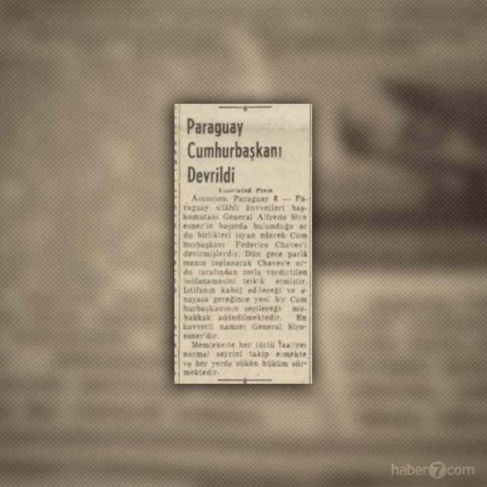 <p><strong>BİR DARBE HİKAYESİ</strong></p>

<p>Paraguay’da darbe oldu Cumhurbaşkanı devrildi. Ordunun başındaki Alfredo Stroessner, devlet başkanı Federico Chavez’i devirerek ülkede kontrolü ele aldı. 1989’a kadar devam edecek Paraguay’da darbe oldu Cumhurbaşkanı devrildi. Ordunun başındaki Alfredo Stroessner, devlet başkanı Federico Chavez’i devirerek ülkede kontrolü ele aldı. 1989’a kadar devam edecek diktatörlüğünü kuran Stroessner’in ABD yanlısı olduğunu söylemeye gerek bile yok. Onun döneminde Paraguay ordusunda görev yapan tüm üst düzey subaylar ABD akademilerinde eğitim aldı. ABD’nin Dominik Cumhuriyeti’ni işgaline en büyük destek Paraguay’dan geldi. Hatta Stroessner, Vietnam Savaşı’na bile asker göndermeyi teklif etti. Yıllar sonra demir perdenin yavaş yavaş yıkılması, komünist tehdidin ortadan kalkması ile ABD de uluslararası stratejilerini değiştirdi ve yılların müttefiki Stroessner bir anda diktatör olarak ilan edildi.</p>
