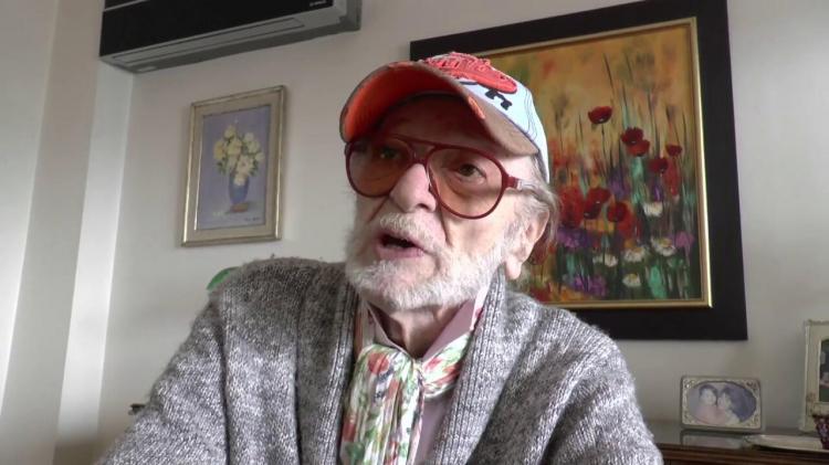 <p>Kayhan Yıldızoğlu</p>
