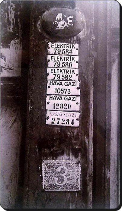 <p>Havagazı - Bir Apartman kapısı - 1950'ler</p>

<p> </p>
