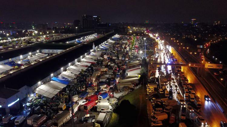 <p>Gece yarısı halde oluşan hareketlilik drone ile havadan görüntülendi.</p>
<p> </p>
