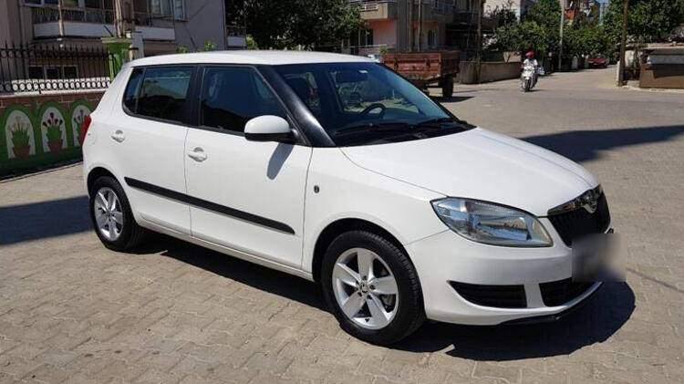 <p><span style="color:#FF8C00"><strong>Skoda Fabia </strong></span></p>

<p>2013 Skoda Fabia’nın fiyatı 46.750 TL. Ancak yine yüksek kilometreli olabileceğini göz ardı etmeyin.</p>
