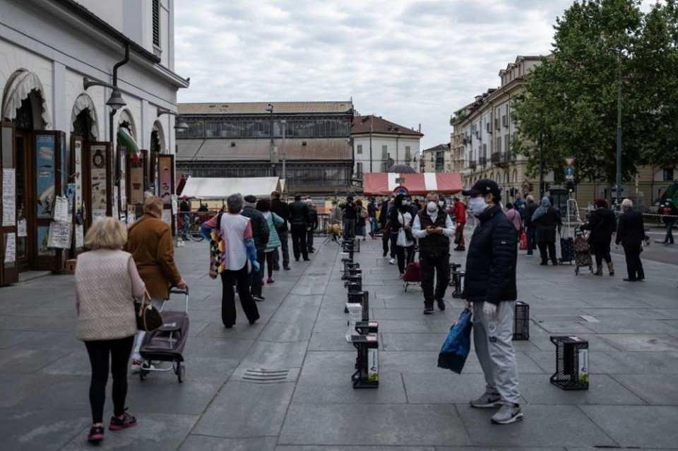 <p>Toplu taşıma araçlarını da kullanilecek vatandaşların sosyal mesafe kuralına uyması beklenirken taşıtlarda yüzde 50 kuralı uygulanacak.</p>

<p> </p>
