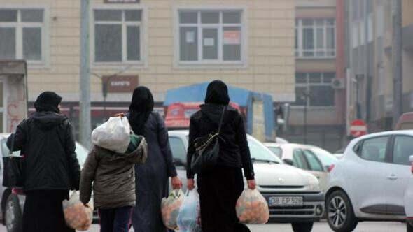 <p><strong>KAYSERİ</strong></p>

<p>Suriyeli n&uuml;fusu:&nbsp;75 bin 806&nbsp;kişi.<br />
İl n&uuml;fusu ile karşılaştırması:&nbsp;%5,45</p>
