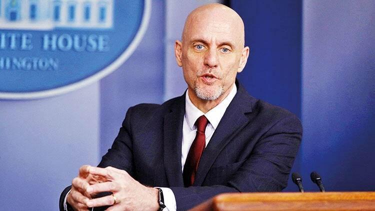 <p>FDA Başkanı karantinada: ABD’de ilaç ve aşıların onayından sorumlu Gıda ve İlaç Dairesi’nin (FDA) başkanı Stephen Hahn (60), kendisini gönüllü karantinaya aldığını açıkladı.</p>
<p> </p>
