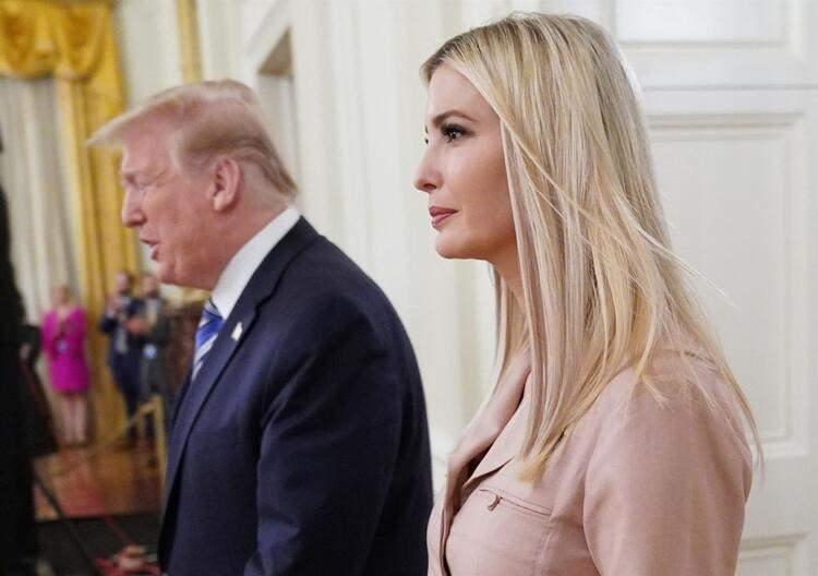 <p>Beyaz Saray Sözcüsü Kayleigh McEnany ise temizlik, sosyal mesafe gibi Başkan’ı korumak için her türlü önlemin alındığını söylemişti.</p>
<p> </p>