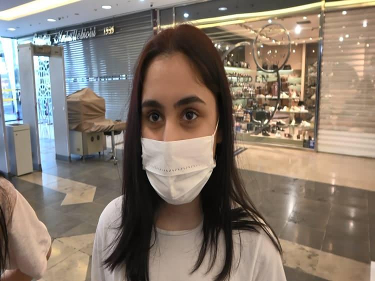 <p>Gençlerden biri evde çok sıkıldığını belirtirken dışarı çıktığı için çok mutlu olduğunu ifade etti.</p>

