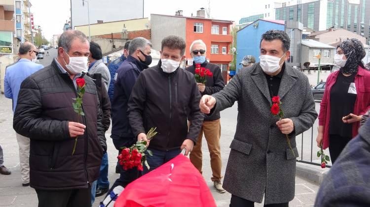 <p>93 Harbi tarihimizde en büyük yıkımlara yol açmıştır. 24 Nisan 1877'de Rusların Arpaçay'da sınır geçmesiyle başlayan 93 Harbi'nde; Ramazan tabyası ve Demir ulu tabyalarının düşmesinin ardından şehirde büyük bir panik başlamıştır. Ruslar şehre girmeden evvel şehirden çıkmak isteyen ahali ve askerlerimiz Kura köprüsüne hücum etmişlerdir. </p>