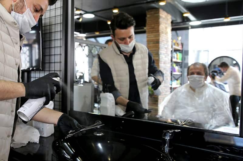 <p><strong>''HERKESİN KULLANDIĞI ÜRÜN AYRI OLACAK''</strong></p>
<p><br />
Başta ustalar olmak üzere dükkanda bulunan herkes maske takacak. </p>