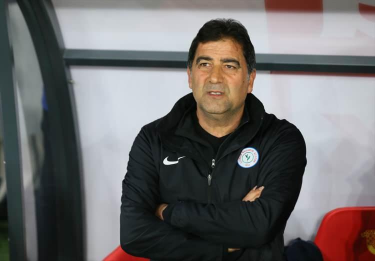 <p><strong>ÜNAL KARAMAN (Ç.RİZESPOR)</strong></p>

<p>"Oyuncuları birbirinden izole etseniz de alışılagelmiş düzeni yürüten oyuncular var. Gerçekten çok zor bir dönem bizi bekliyor. Bu işin ruhuna, doğasına aykırı antrenman yapıyoruz. Tamam devam edeceğiz ama federasyonun söylediği önlemler dahilinde çalışıyoruz. Zaman içerisinde ne tür zorluklarla karşılaşabileceğimizi yaşayarak tecrübe edeceğiz. Hiçbir şey yokmuş gibi oyuncuyu tekrar müsabaka ortamına çekmeyi ben sporcu ve spor adamı kimliği olarak çok doğru bulmadığımı ifade etmeliyim."</p>
