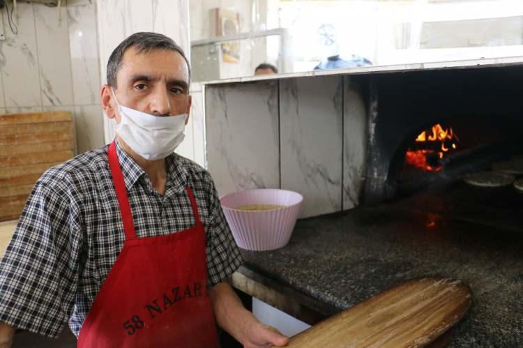 <p>Sivas’ta fırın ustaları, yaklaşık 200 derecelik fırın karşısında oruç tutuyorlar.</p>