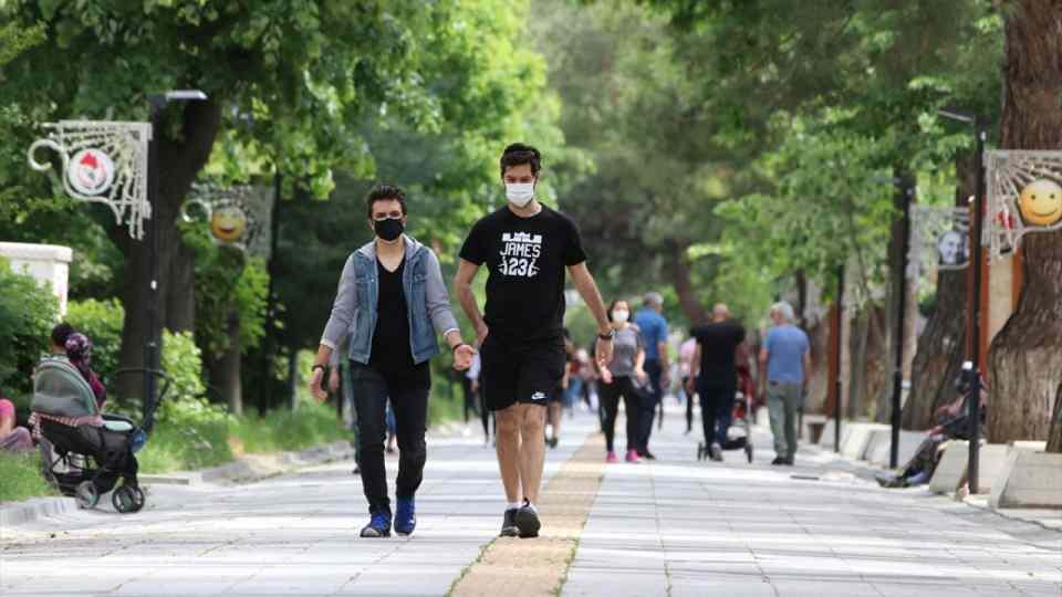 <p>Kırklareli`nde bir çok genç İstasyon Caddesinde gezinerek arkadaşlarıyla vakit geçirdi.</p>
<p> </p>