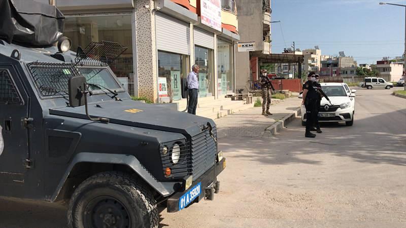 <p>Uygulama sırasında polis, mahallenin giriş ve çıkışlarını kontrol altında tuttu.</p>